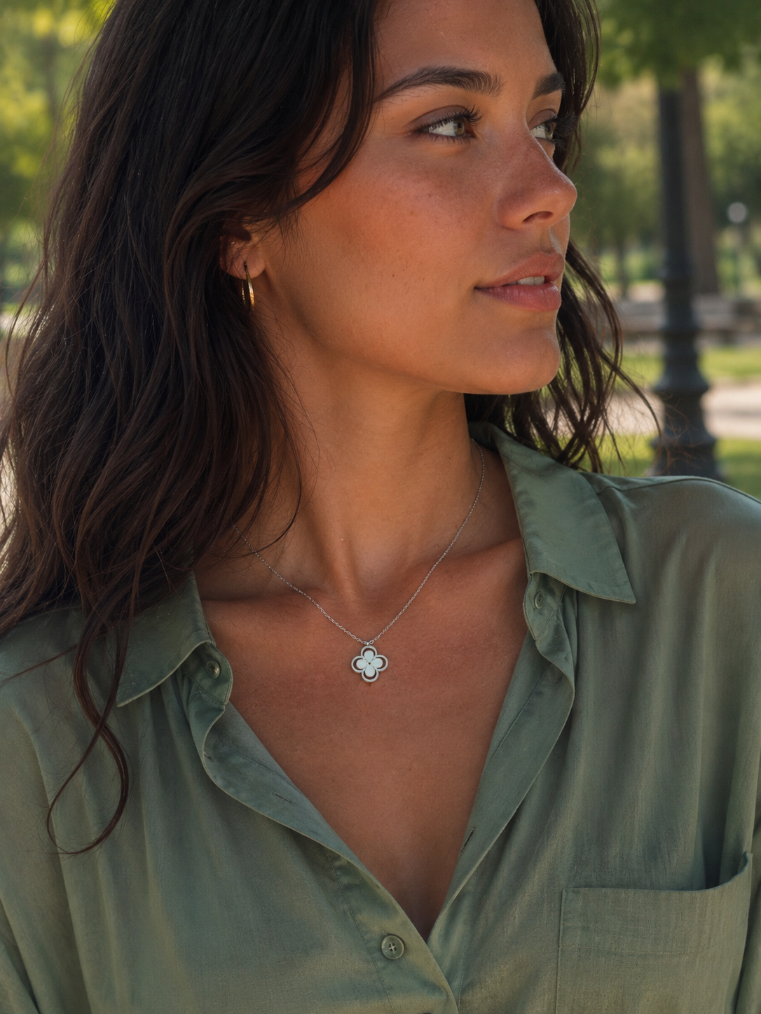 Collier trèfle ajouré