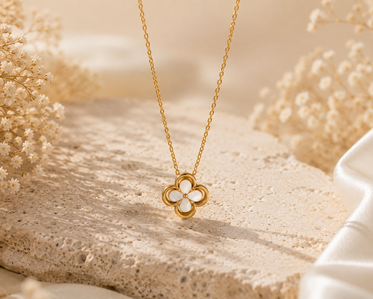 Collier trèfle ajouré