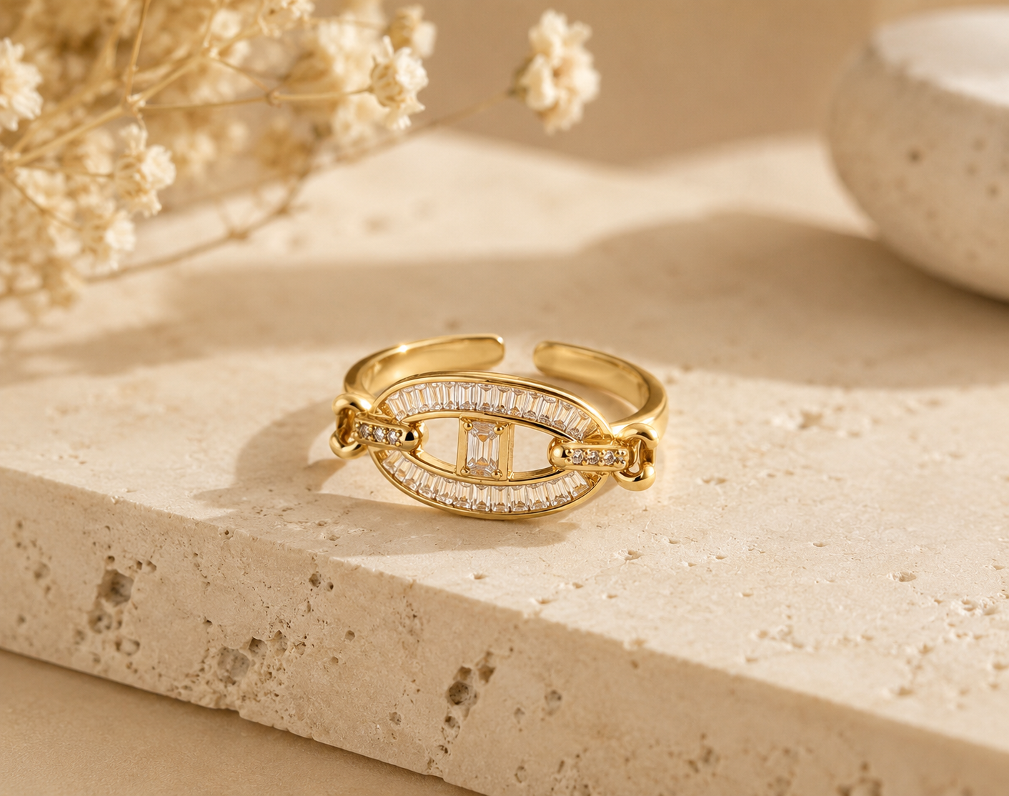 Bague élégance à strass doré