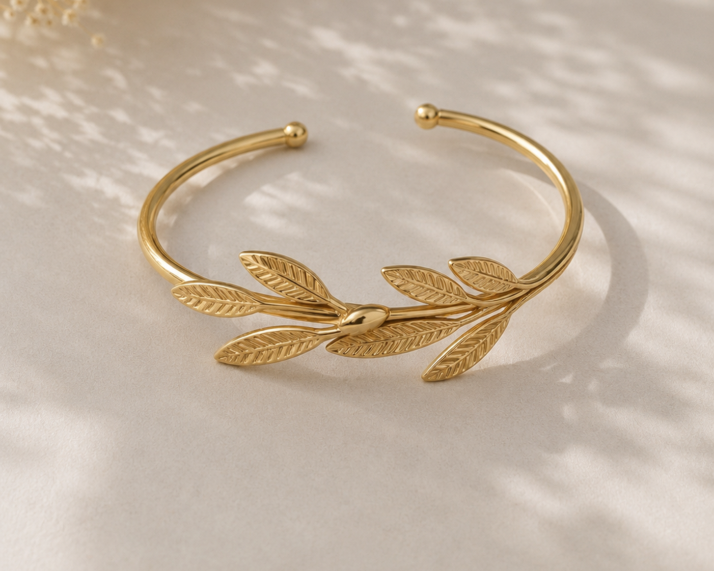 Bracelet jonc feuilles doré
